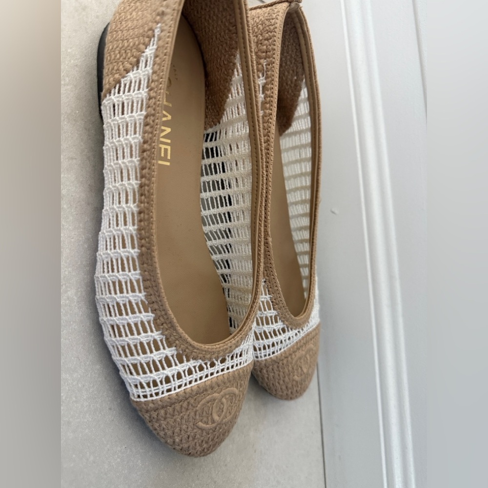 CHANEL Raffia Crochet Mesh Ballet Flats Beige White CC Logo EU 39 - Picture 2 of 2